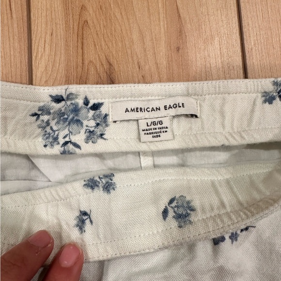 American Eagle Outfitters White Skirt with Blue Floral Design - Picture 3 of 7